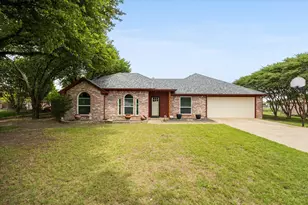 303 Anita Ln, Waxahachie, TX 75165 - Photo 3