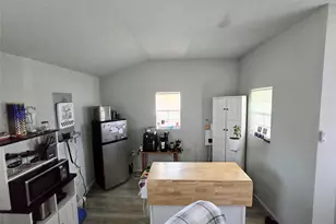 205 W Travis St, Karnes City, TX 78118 - Photo 5