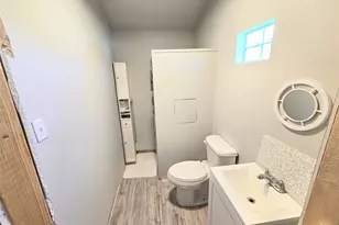 205 W Travis St, Karnes City, TX 78118 - Photo 7