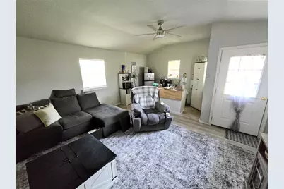205 W Travis Street, Karnes City, TX 78118 - Photo 3