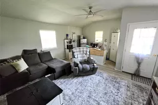 205 W Travis St, Karnes City, TX 78118 - Photo 3
