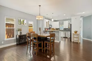 630 N Edgefield Ave, Dallas, TX 75208 - Photo 9