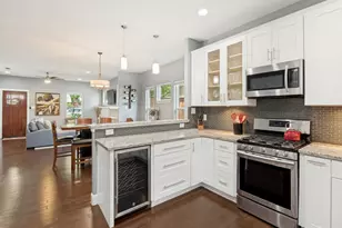 630 N Edgefield Ave, Dallas, TX 75208 - Photo 11