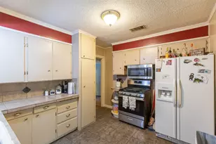 1925 Chestnut St, Abilene, TX 79602 - Photo 9