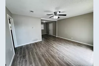 1026 SW 3rd Street, Grand Prairie, TX 75051 - Photo 3