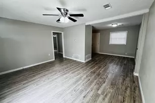 1026 SW 3rd St, Grand Prairie, TX 75051 - Photo 5