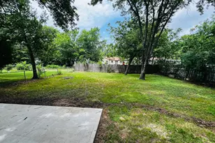 1026 SW 3rd St, Grand Prairie, TX 75051 - Photo 21