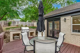 702 N Hampton Rd, Dallas, TX 75208 - Photo 29