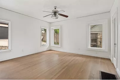 702 N Hampton Road, Dallas, TX 75208 - Photo 19