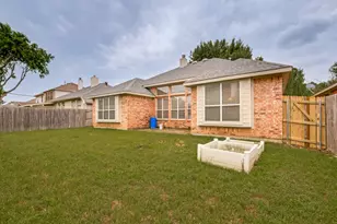 2806 Cheshire Way, Grand Prairie, TX 75052 - Photo 27
