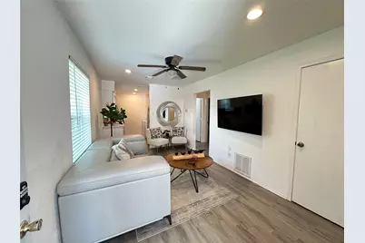 807 W Broadus Avenue, Fort Worth, TX 76115 - Photo 1