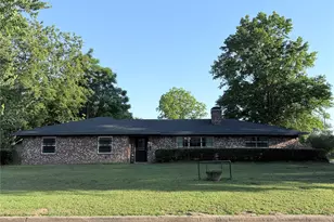 404 Montgomery St, Pittsburg, TX 75686 - Photo 1