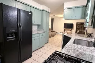 404 Montgomery St, Pittsburg, TX 75686 - Photo 9