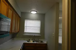 2040 Minnie Dr, Arlington, TX 76012 - Photo 5