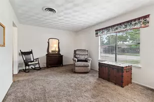 937 Patricia St, Irving, TX 75060 - Photo 5
