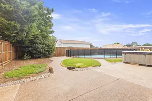 615 Bocowood Circle, Euless, TX 76039 - Photo 5