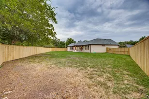 1704 Kings Ln, Commerce, TX 75428 - Photo 25