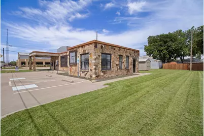 190 N Main Street, Rhome, TX 76078 - Photo 15