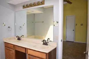 2025 Espinosa Dr, Carrollton, TX 75010 - Photo 17