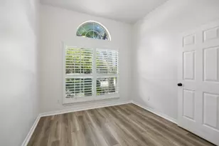 8608 Mill Creek Rd, Irving, TX 75063 - Photo 5
