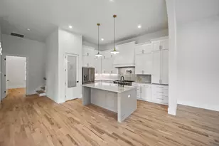 1224 S Pine St, Grapevine, TX 76051 - Photo 9