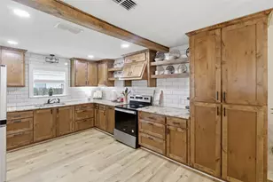 307 Locust St, Winnsboro, TX 75494 - Photo 9