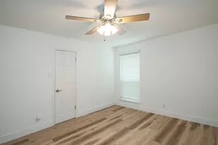 1100 Calico Ln, Arlington, TX 76011 - Photo 9