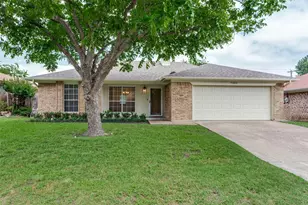 7305 S Meadow Dr E, Fort Worth, TX 76133 - Photo 1