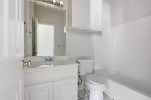121 Wildwood Ct, Grapevine, TX 76051 - Photo 11