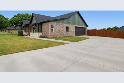3201 Walnut Creek Parkway, Granbury, TX 76049 - Photo 3