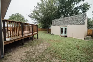 305 Ball St, Tom Bean, TX 75491 - Photo 31