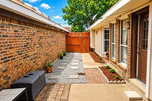 2125 Rose Cliff Ln, Carrollton, TX 75007 - Photo 3