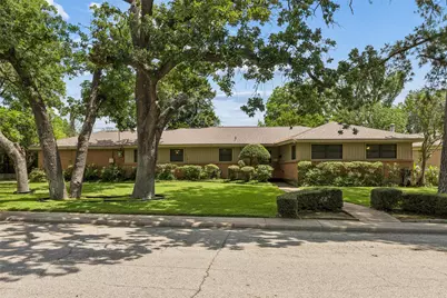 1637 Hendrix Drive, Irving, TX 75061 - Photo 1