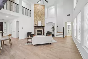 2407 Laguna Ln, Arlington, TX 76012 - Photo 11