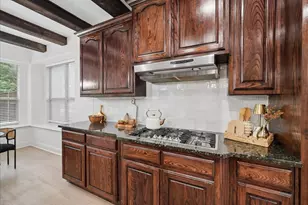 2407 Laguna Ln, Arlington, TX 76012 - Photo 7