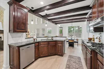 2407 Laguna Lane, Arlington, TX 76012 - Photo 9