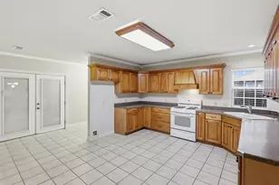321 S Main St, Irving, TX 75060 - Photo 11