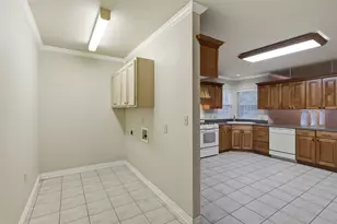 321 S Main St, Irving, TX 75060 - Photo 21