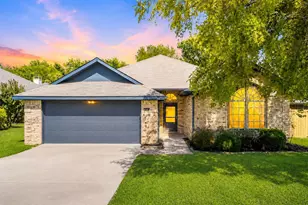2017 Kenny Ct, Lewisville, TX 75067 - Photo 3