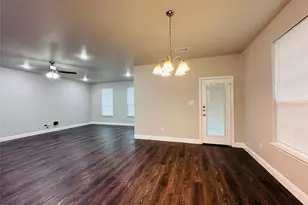 2415 San Gabriel Dr, Granbury, TX 76048 - Photo 7