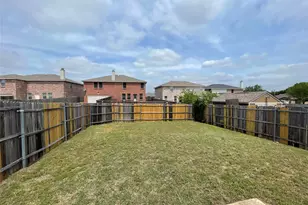 2912 Crimson Clover Dr, Lancaster, TX 75134 - Photo 5