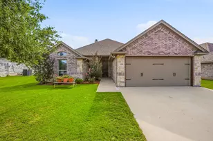 123 Donna Cir, Granbury, TX 76049 - Photo 1