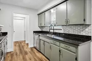 8426 Baumgarten Dr, Dallas, TX 75228 - Photo 17