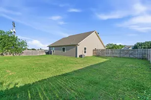 824 E Northside Dr, Pilot Point, TX 76258 - Photo 3