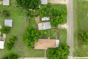 9338 5th St, Crawford, TX 76638 - Photo 3