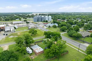 9338 5th St, Crawford, TX 76638 - Photo 5