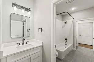 825 Premier Pkwy, Grand Prairie, TX 75051 - Photo 15