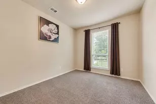 1300 Bellingham Cir, Glenn Heights, TX 75154 - Photo 5
