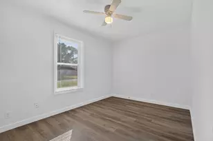541 NW King St, Burleson, TX 76028 - Photo 17