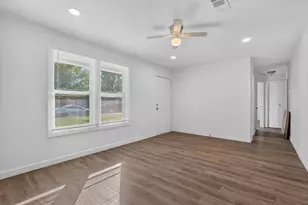 541 NW King St, Burleson, TX 76028 - Photo 9